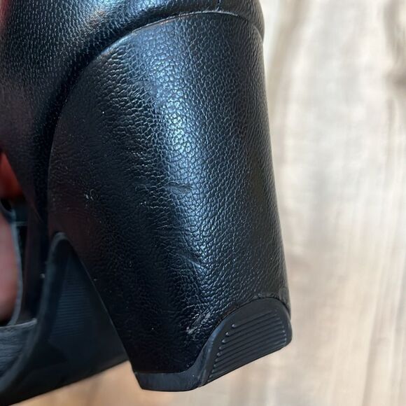 Kenneth Cole Bell peep toe t-strap black leather heels size 9.5 - Picture 8 of 9